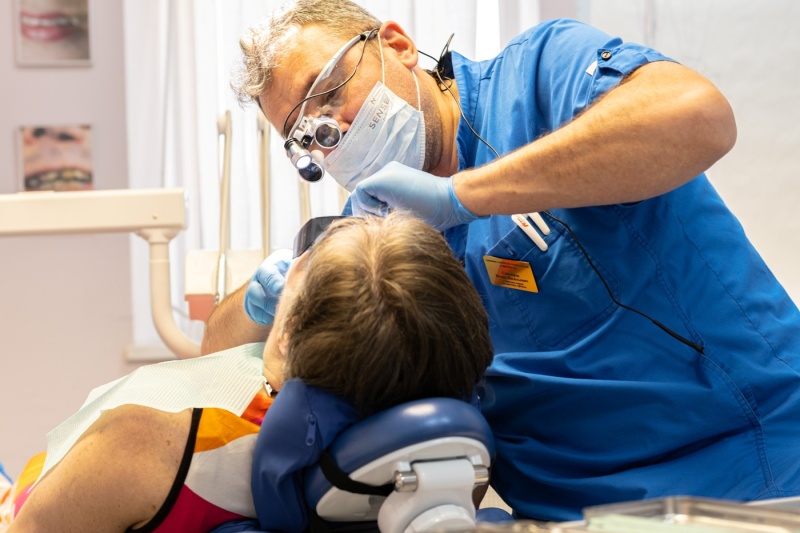 Лечение кариеса стоматолог Самоброд
